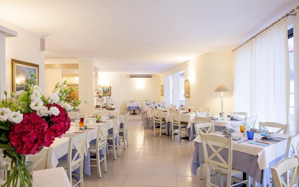Hotel La Gardenia & Villa Oleandra ลีโมเนซุลการ์ดา ภายนอก รูปภาพ