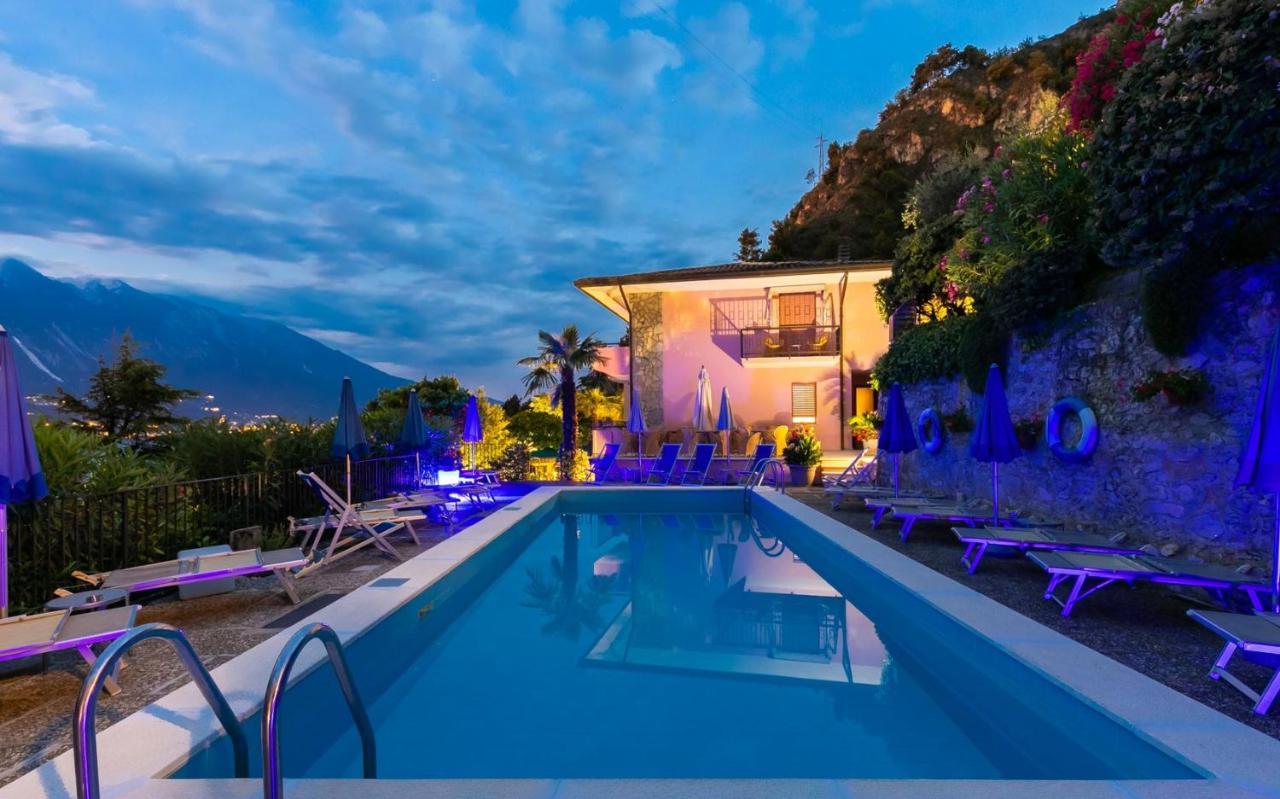 Hotel La Gardenia & Villa Oleandra ลีโมเนซุลการ์ดา ภายนอก รูปภาพ
